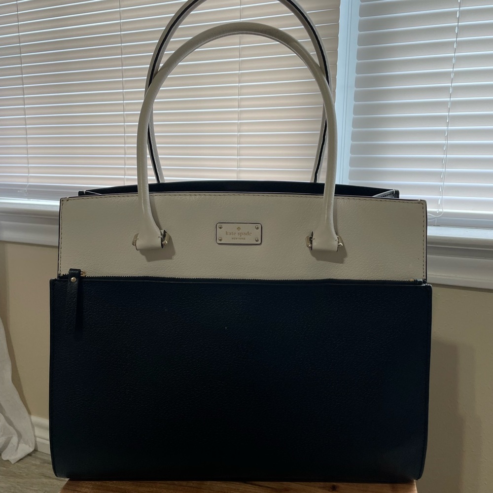 Kate Spade - Medium Schuyler - Like New Condition - Smoke Free Home